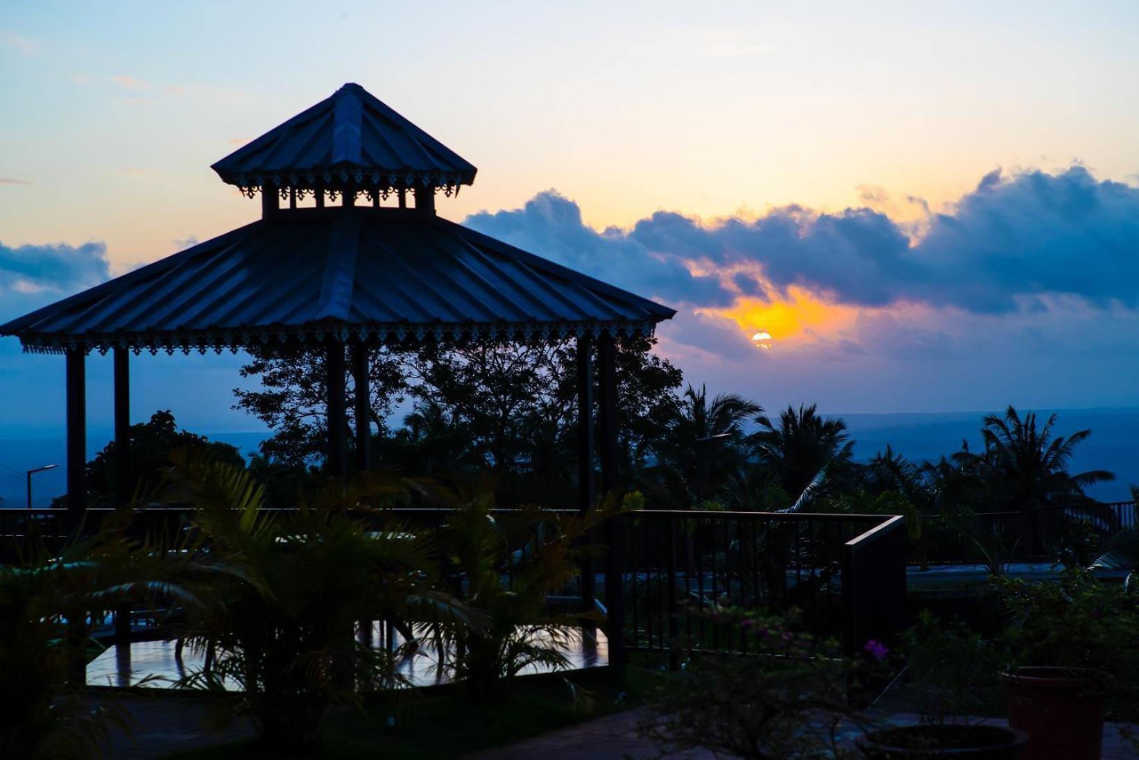 Misty Green Hills Parks & Resorts Kondotty Bagian luar foto