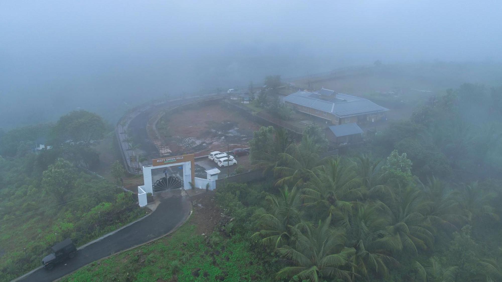 Misty Green Hills Parks & Resorts Kondotty Bagian luar foto